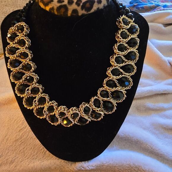 STATEMENT BLACK CHUNKY NECKLACE DONE IN GOLD - Picture 6 of 7